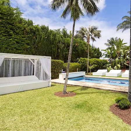 San Benito. Vivienda De Lujo Con Piscina Privada *