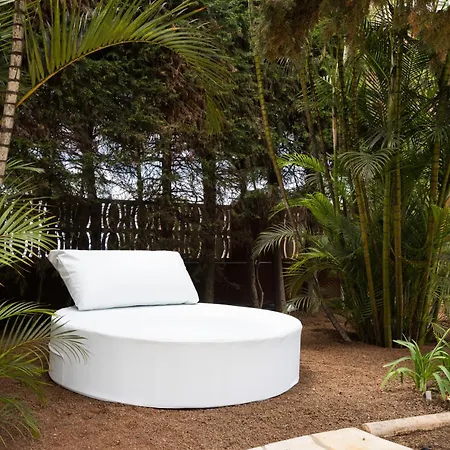 San Benito. Vivienda De Lujo Con Piscina Privada