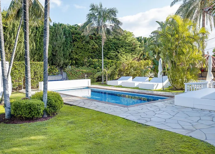 Villa San Benito. Vivienda De Lujo Con Piscina Privada *