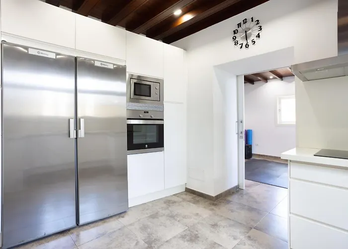 San Benito. Vivienda De Lujo Con Piscina Privada *