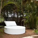 San Benito. Vivienda De Lujo Con Piscina Privada