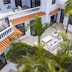 Villa San Benito. Vivienda De Lujo Con Piscina Privada