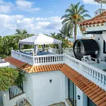 San Benito. Vivienda De Lujo Con Piscina Privada Villa