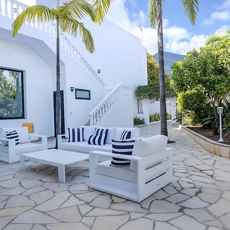 San Benito. Vivienda De Lujo Con Piscina Privada ヴィラ