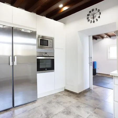 San Benito. Vivienda De Lujo Con Piscina Privada ヴィラ