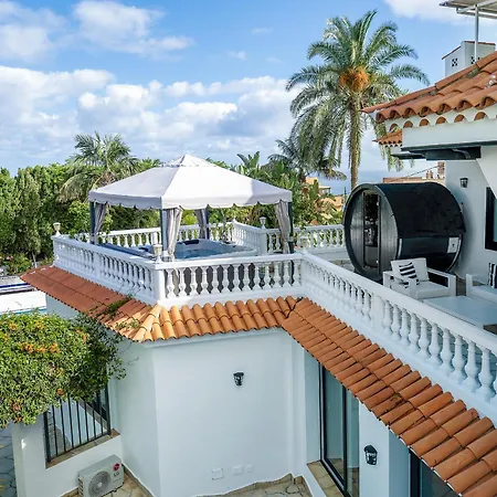 San Benito. Vivienda De Lujo Con Piscina Privada ヴィラ