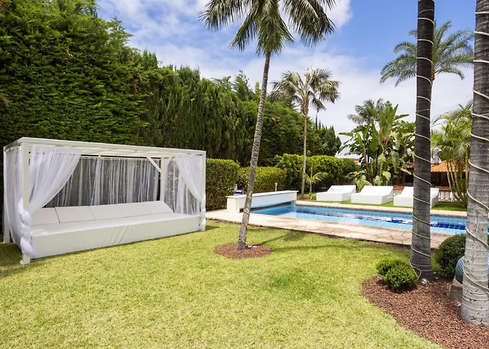 San Benito. Vivienda De Lujo Con Piscina Privada *