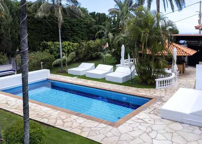 San Benito. Vivienda De Lujo Con Piscina Privada