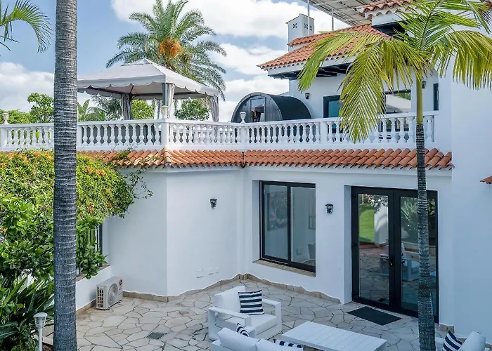 San Benito. Vivienda De Lujo Con Piscina Privada *