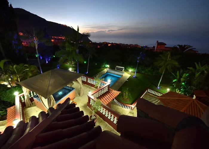 Villa San Benito. Vivienda De Lujo Con Piscina Privada